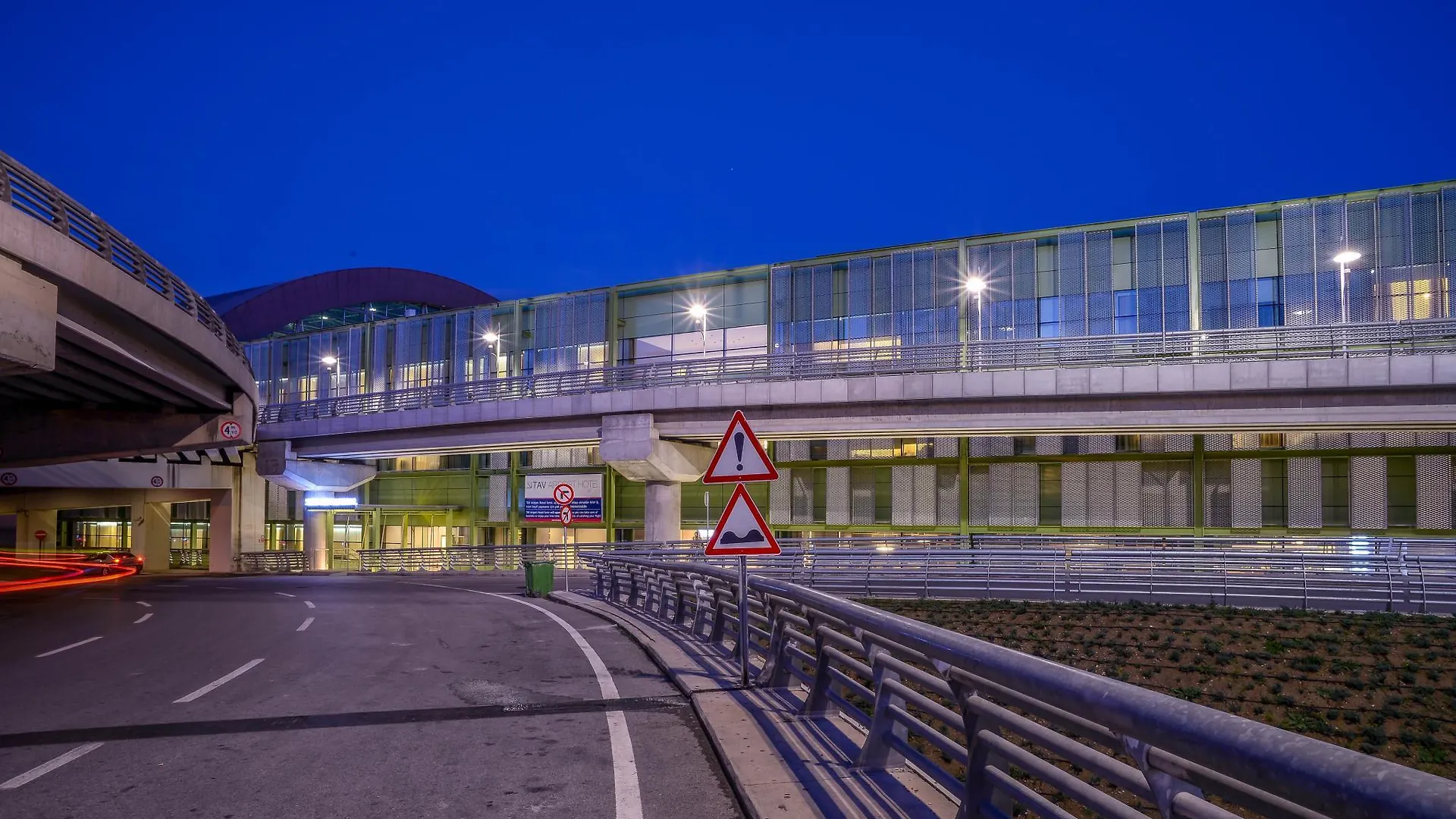Tav Airport Hotel Izmir